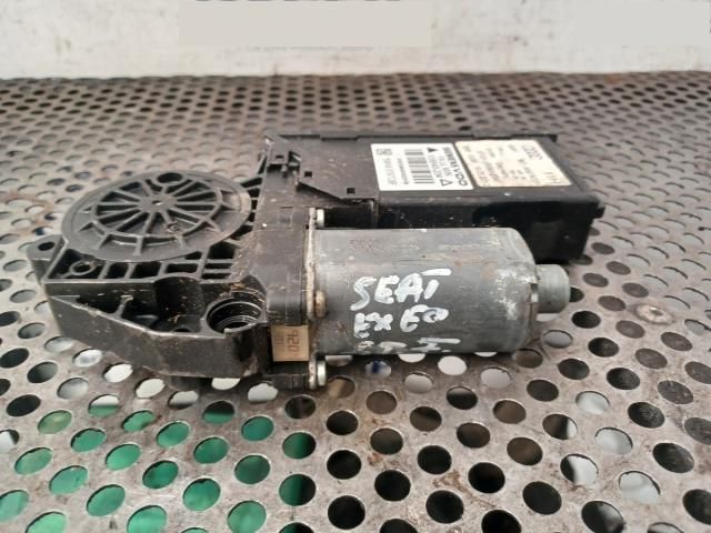 bontott SEAT EXEO Bal első Ablakemelő Motor