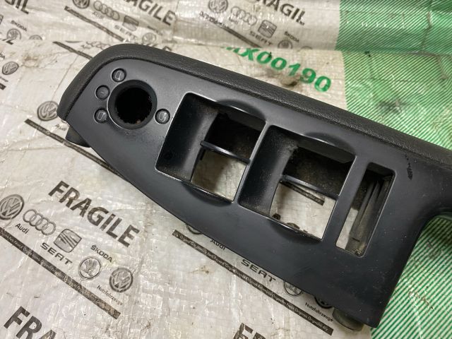 bontott SEAT EXEO Bal első Ajtó Kárpit Könyöklő