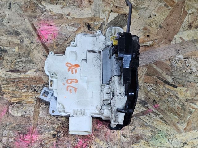 bontott SEAT EXEO Bal első Ajtózár