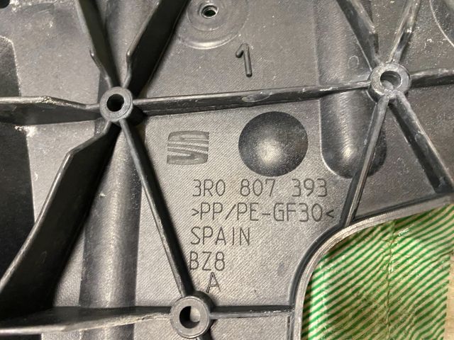 bontott SEAT EXEO Bal hátsó Oldal Lökhárító Tartó (Műanyag)