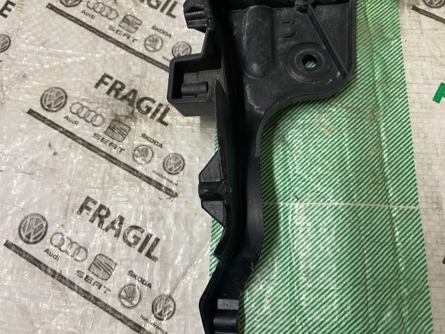 bontott SEAT EXEO Bal hátsó Oldal Lökhárító Tartó (Műanyag)