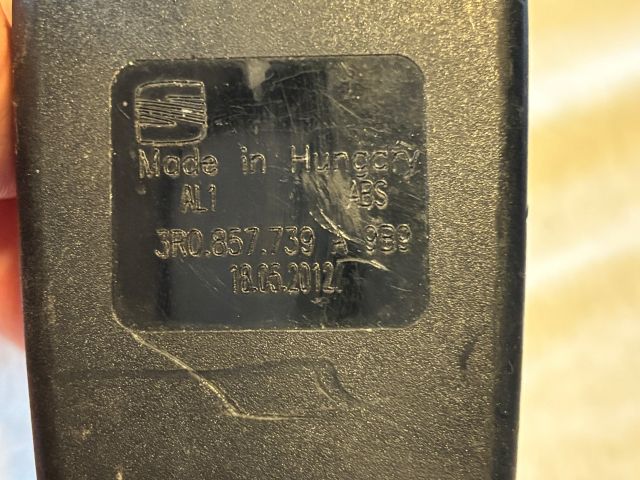 bontott SEAT EXEO Hátsó középső Biztonsági Öv Csat