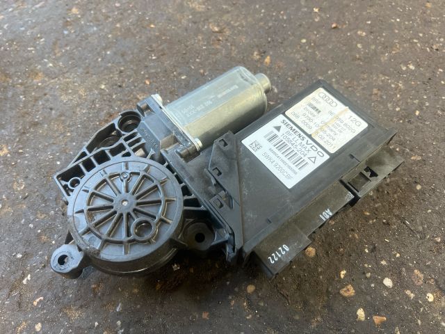 bontott SEAT EXEO Jobb első Ablakemelő Motor