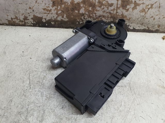 bontott SEAT EXEO Jobb első Ablakemelő Motor