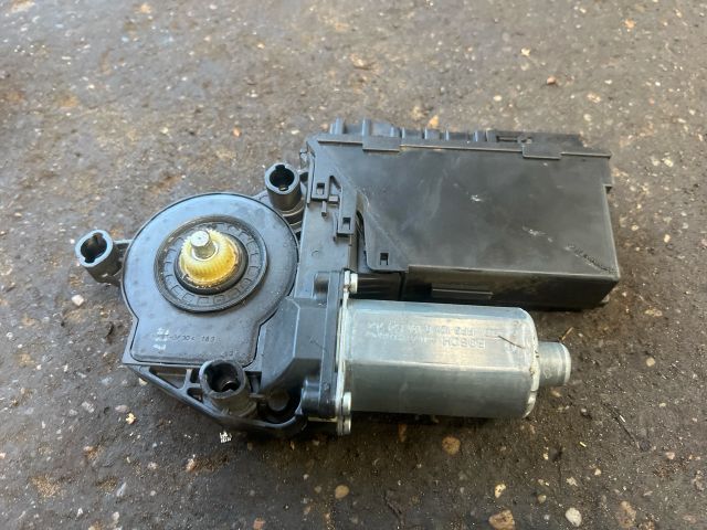 bontott SEAT EXEO Jobb első Ablakemelő Motor