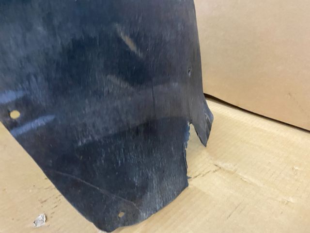 bontott SEAT EXEO Jobb első Dobbetét (Kerékjárati, Műanyag)