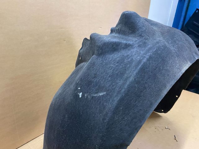 bontott SEAT EXEO Jobb első Dobbetét (Kerékjárati, Műanyag)