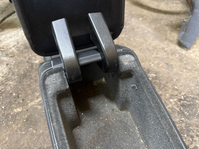 bontott SEAT EXEO Könyöklő