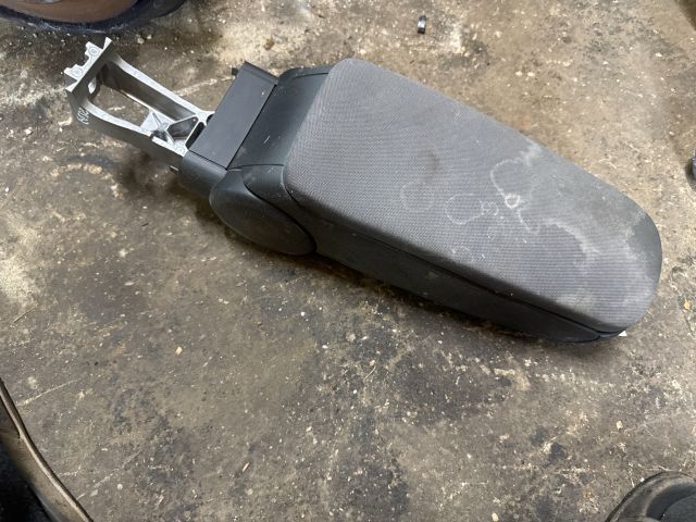 bontott SEAT EXEO Könyöklő