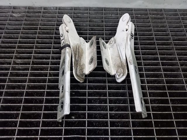 bontott SEAT EXEO Motorháztető Zsanér Pár