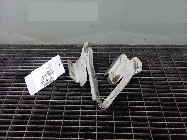 bontott SEAT EXEO Motorháztető Zsanér Pár