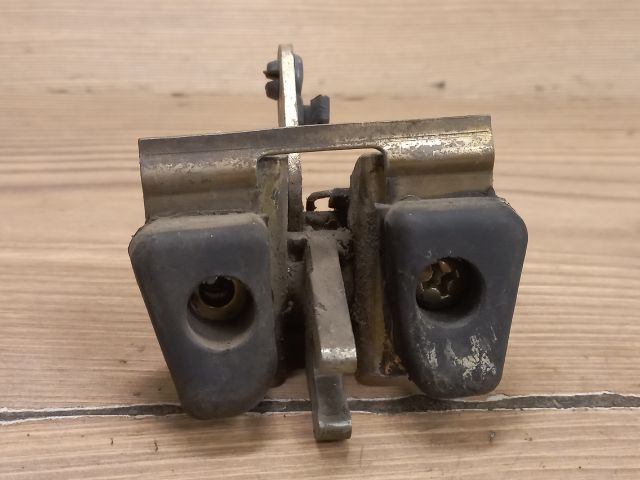 bontott SEAT IBIZA I Csomagtérajtó Zárszerkezet