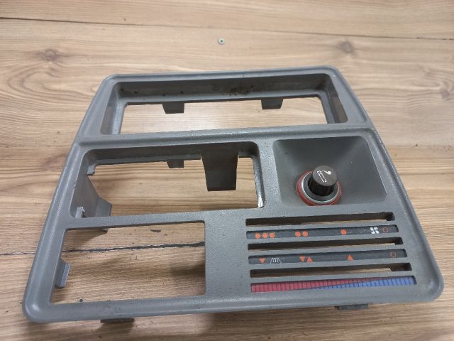 bontott SEAT IBIZA I Középkonzol Keret