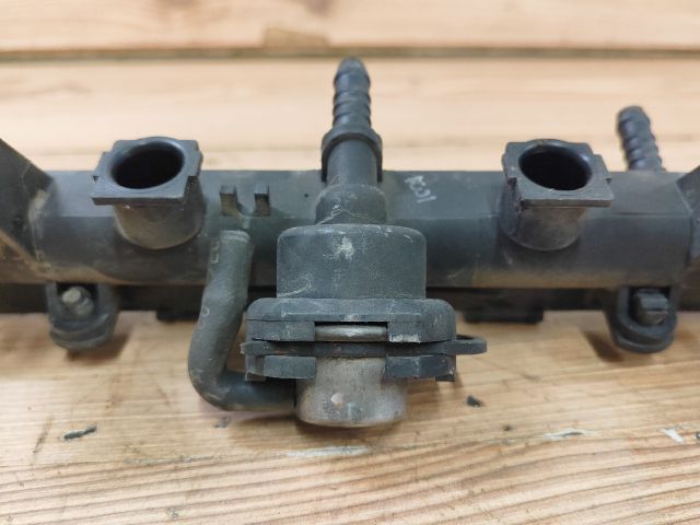 bontott SEAT IBIZA II Porlasztó Sor / Híd