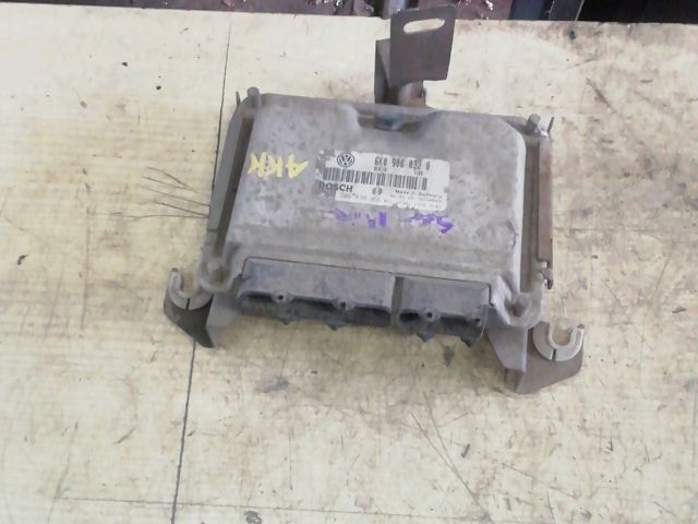 bontott SEAT IBIZA II Motorvezérlő