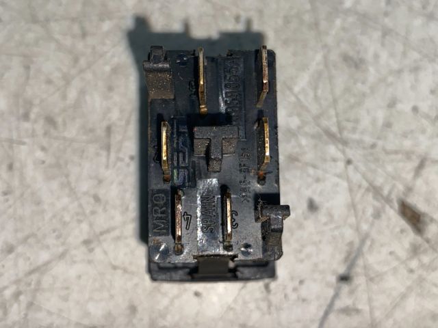 bontott SEAT IBIZA II Bal első Ablakemelő Kapcsoló