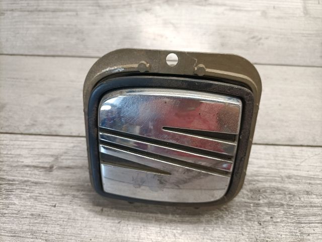 bontott SEAT IBIZA II Csomagtér Nyitó Kar / Gomb