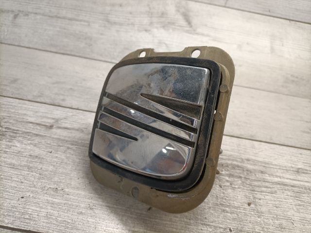 bontott SEAT IBIZA II Csomagtér Nyitó Kar / Gomb