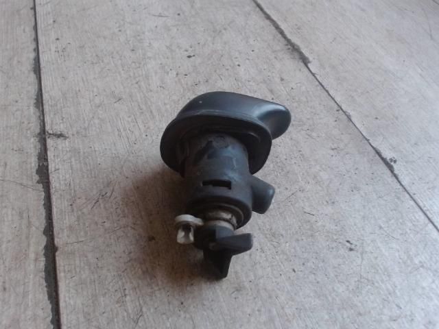 bontott SEAT IBIZA II Csomagtérajtó Zárbetét