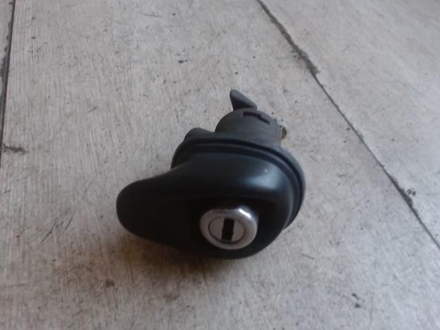 bontott SEAT IBIZA II Csomagtérajtó Zárbetét