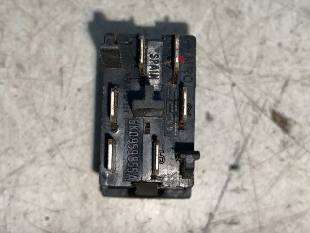 bontott SEAT IBIZA II Jobb első Ablakemelő Kapcsoló