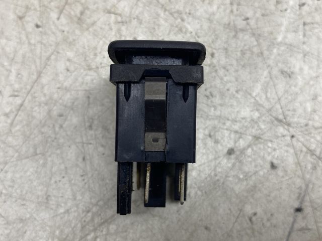 bontott SEAT IBIZA II Jobb első Ablakemelő Kapcsoló