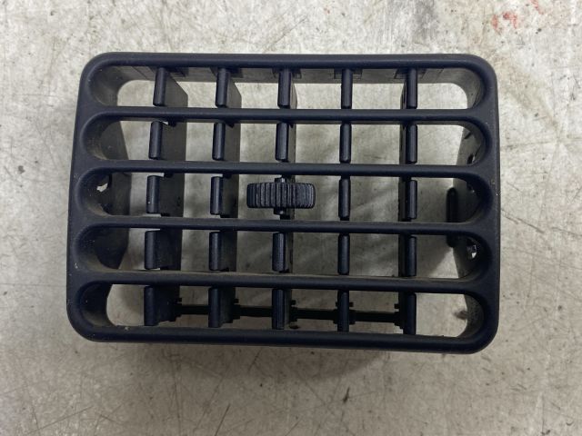 bontott SEAT IBIZA II Középső Jobb Szellőző