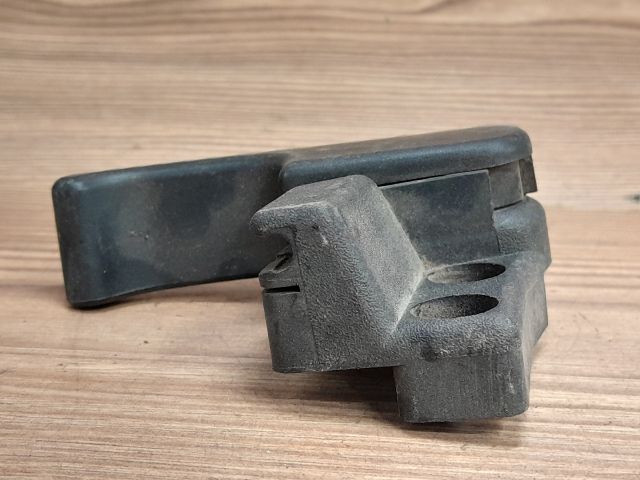 bontott SEAT IBIZA II Motorháztető Nyitó Kar / Gomb