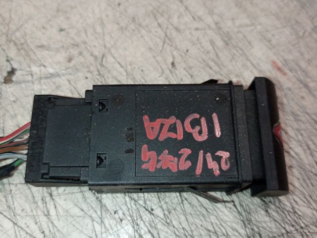 bontott SEAT IBIZA II Vészvillogó Kapcsoló