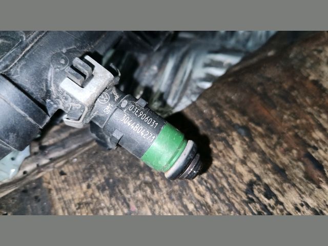 bontott SEAT IBIZA III Porlasztó Sor / Híd