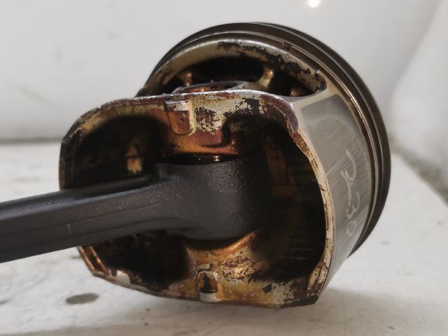 bontott SEAT IBIZA III Dugattyú és Hajtókar