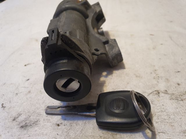 bontott SEAT IBIZA III Gyújtáskapcsoló Házzal