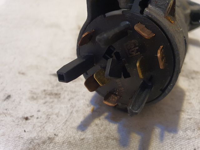 bontott SEAT IBIZA III Gyújtáskapcsoló Házzal