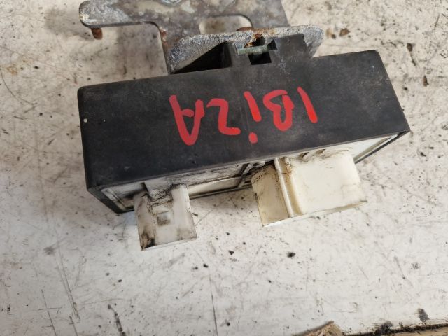 bontott SEAT IBIZA III Hűtőventilátor Relé
