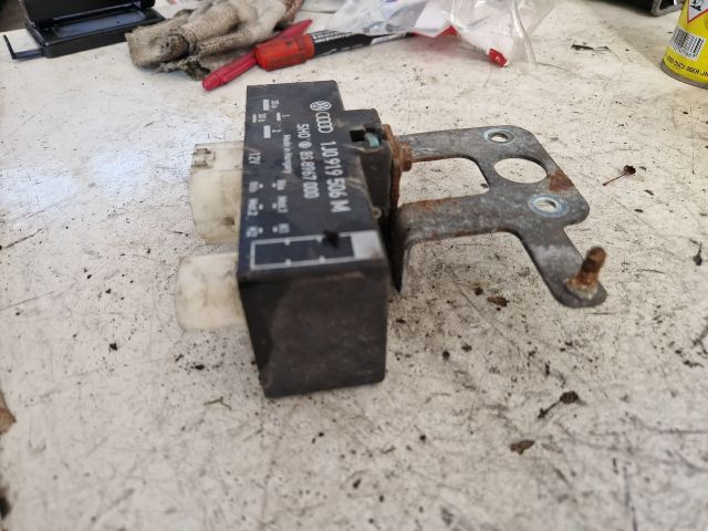 bontott SEAT IBIZA III Hűtőventilátor Relé