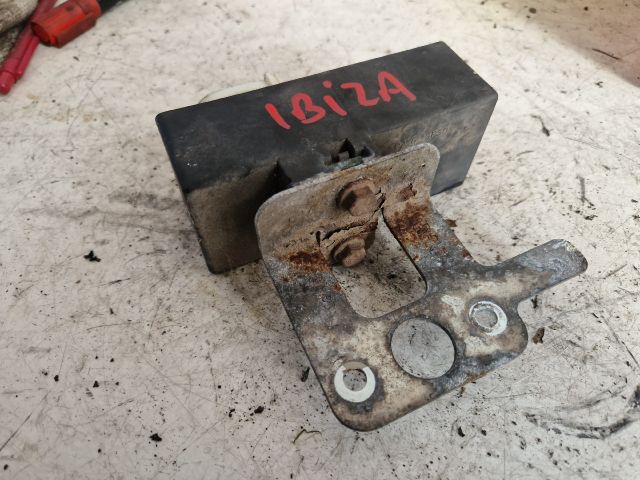 bontott SEAT IBIZA III Hűtőventilátor Relé