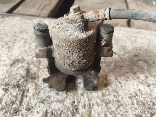 bontott SEAT IBIZA III Jobb első Féknyereg Munkahengerrel