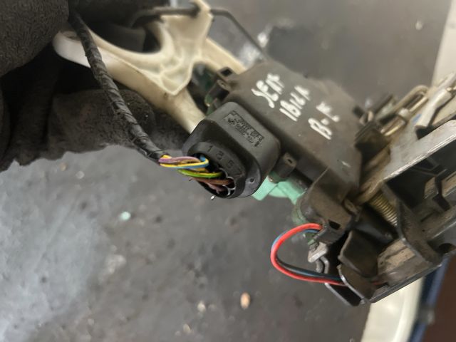 bontott SEAT IBIZA III Bal első Ajtózár