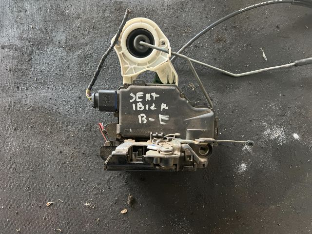 bontott SEAT IBIZA III Bal első Ajtózár