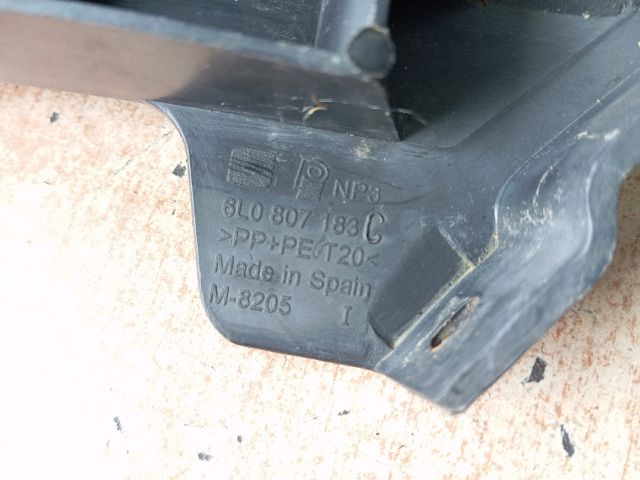 bontott SEAT IBIZA III Bal első Lökhárító Tartó (Műanyag)