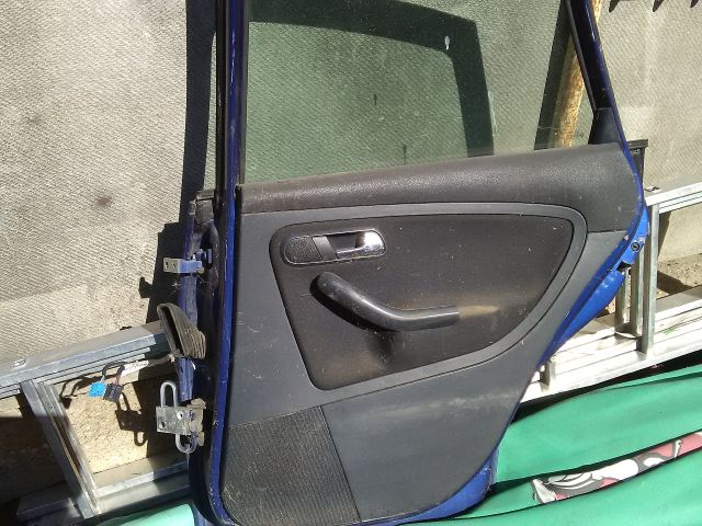 bontott SEAT IBIZA III Bal első Zárbetét