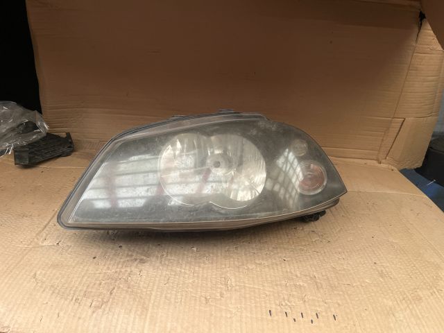 bontott SEAT IBIZA III Bal Fényszóró