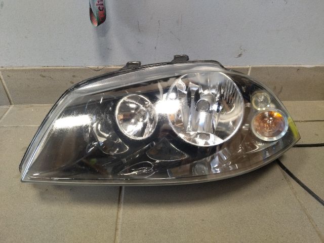 bontott SEAT IBIZA III Bal Fényszóró