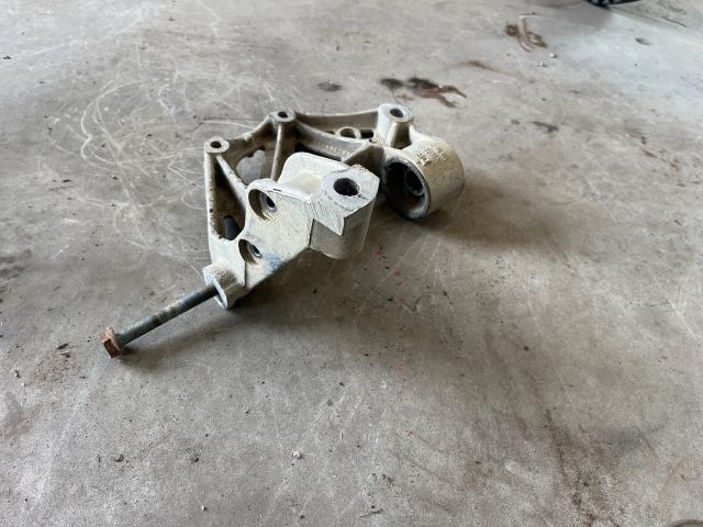 bontott SEAT IBIZA III Bal Lengőkar Tartó