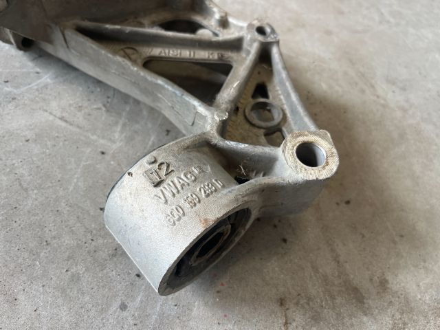 bontott SEAT IBIZA III Bal Lengőkar Tartó