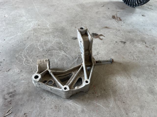 bontott SEAT IBIZA III Bal Lengőkar Tartó