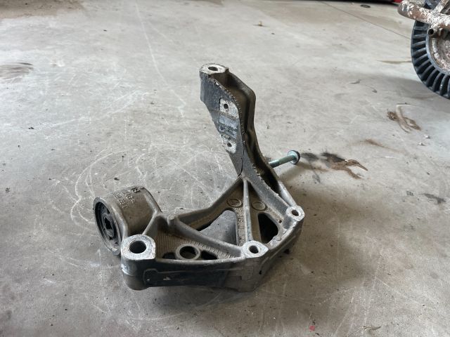 bontott SEAT IBIZA III Bal Lengőkar Tartó