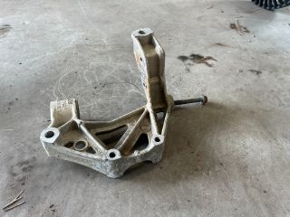 bontott SEAT IBIZA III Bal Lengőkar Tartó