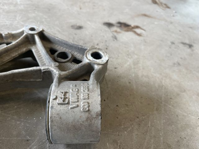 bontott SEAT IBIZA III Bal Lengőkar Tartó