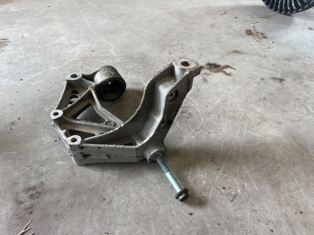 bontott SEAT IBIZA III Bal Lengőkar Tartó